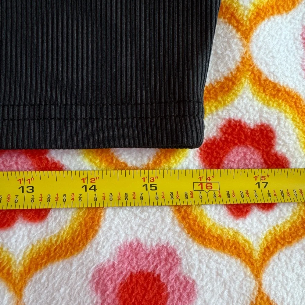 Black Zipper Front Sleeveless Razor Back Crop Top - Picture 3 of 8
